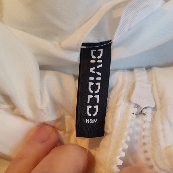 H&M Women's White Puffer Jacket - Picture 2 of 9